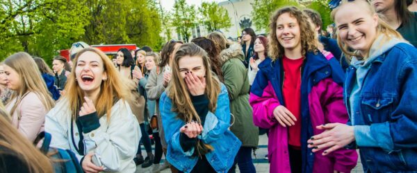 Studentai sieks „bomžpakių“ valgymo rekordo