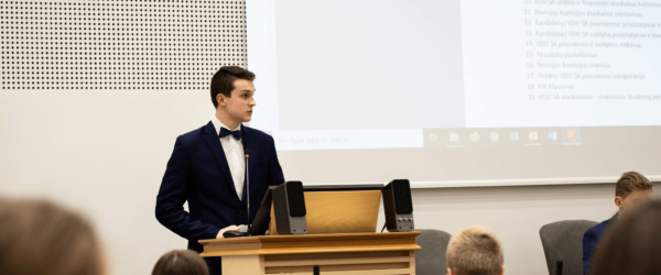 Studentai dalinasi: kodėl svarbu kandidatuoti į VDU Studentų parlamentą?