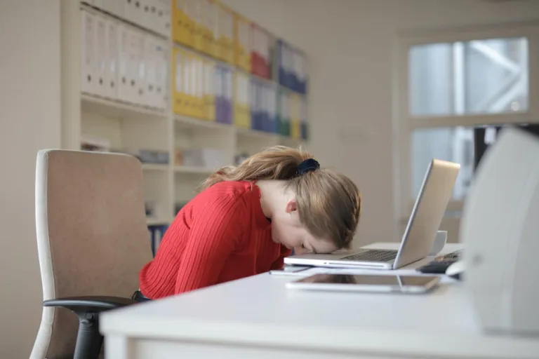 Kas ketvirtas studentas dėl pandemijos jaučia nerimą. Kaip padėti sau?