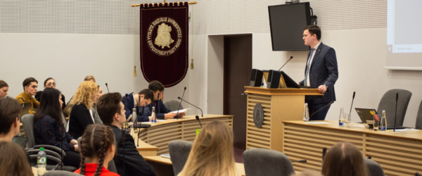 Studentų parlamentas diskutavo apie apmokamas praktikas ir kėlė kitus probleminius klausimus
