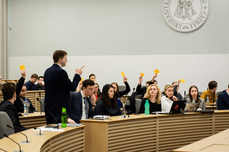 Studentų parlamentas išrinko naują VDU SA prezidentą, valdybą ir revizijos komisiją