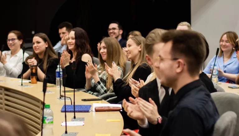 Studentų parlamentas patvirtino Studentų atstovų veiklos nuostatus bei kėlė kitus klausimus