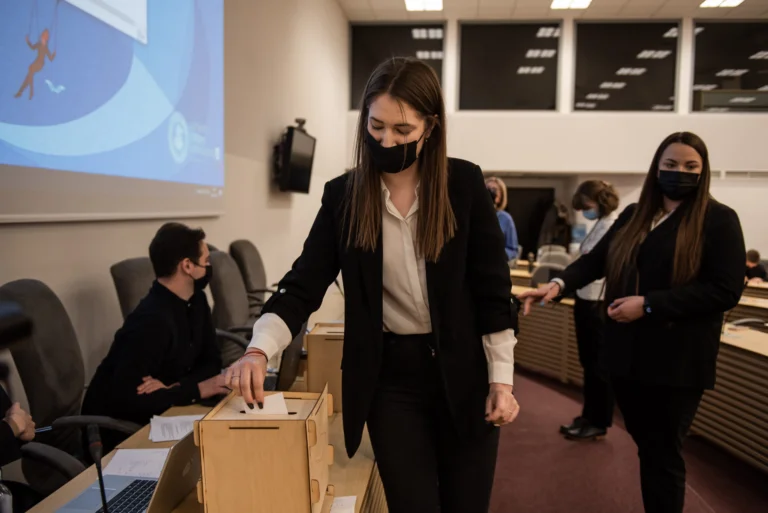 Kovo 10 d. bus renkamas VDU SA vadovas(-ė) ir valdymo organai – VDU Studentų atstovybė
