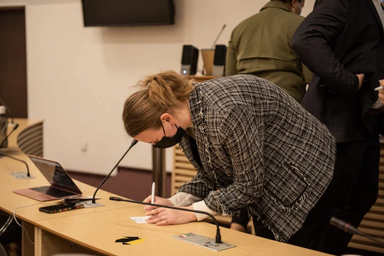 VDU SA Valdyba – patariamasis valdymo organas, besirūpinantis organizacijos ateitimi