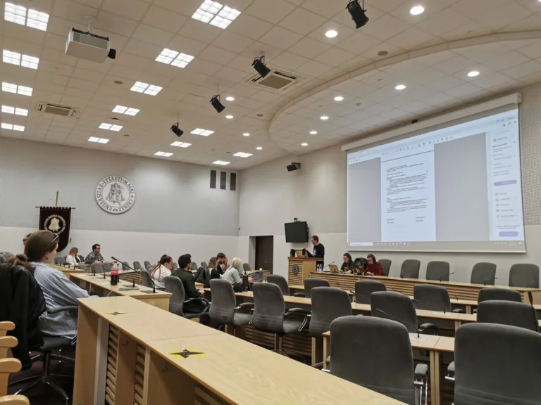 Oficialus VDU Studentų parlamento posėdis neįvyko, tačiau buvo aptarti einamieji klausimai