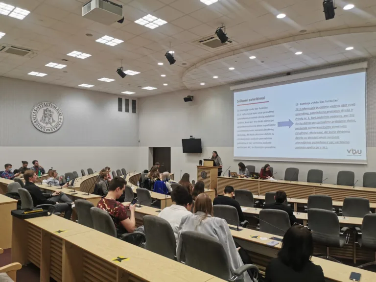 VDU Mažojoje salėje vyko VDU Studentų parlamento posėdis