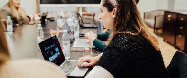 VDU STUDENTŲ PARLAMENTAS RENKASI Į POSĖDĮ: NAUJI DOKUMENTAI IR SVARBŪS SPRENDIMAI