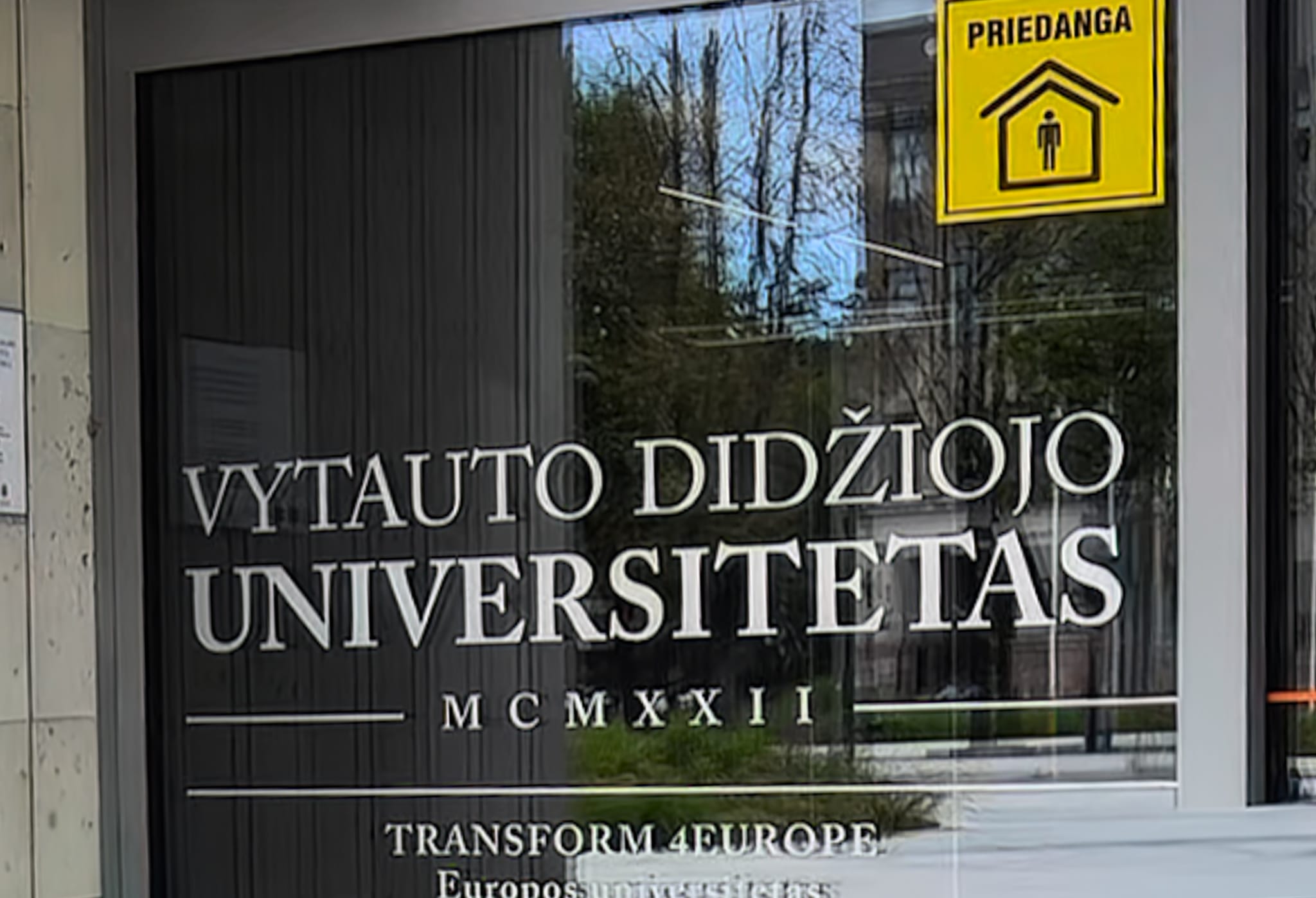 Kaip elgtis oro pavojaus metu: svarbiausia informacija VDU studentams